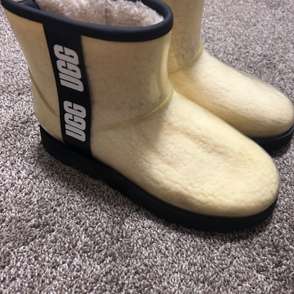 Ugg Classic Clear Mini Boots - Picture 7 of 9